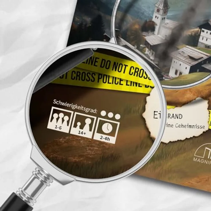 MAGNIFICUM Krimispiel: Der Brand - EIN Dorf und Seine Geheimnisse, Detektivspiel, Escape Room Spiel für Erwachsene, Realitätsnahes Krimispiel für zu Hause, barrierefrei für Menschen ohne Gehör, von echten Kriminologen getestet – Bild 2