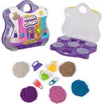 Spin Master Kinetic Sand Farbspiel Koffer, 1 kg, kreativer Bastelsand für haptisches Spielen