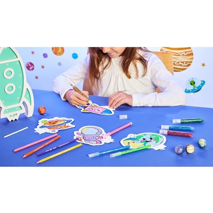 BIC Kids Aufblasbares Spielzeug Set, Malen im Weltall Motiv mit 12 Evolution Buntstiften, 12 Kid Couleur Filzstiften, 6 Glitzerklebern und 4 aufblasbaren Spielzeugen – Bild 3