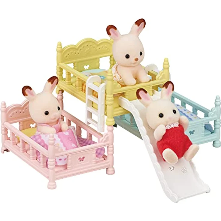 Sylvanian Families 5741 Dreistöckiges Babyhochbett mit 3 Babybetten, Leitern, Rutsche, Kissen und Decken, passend für Puppenhäuser – Bild 5