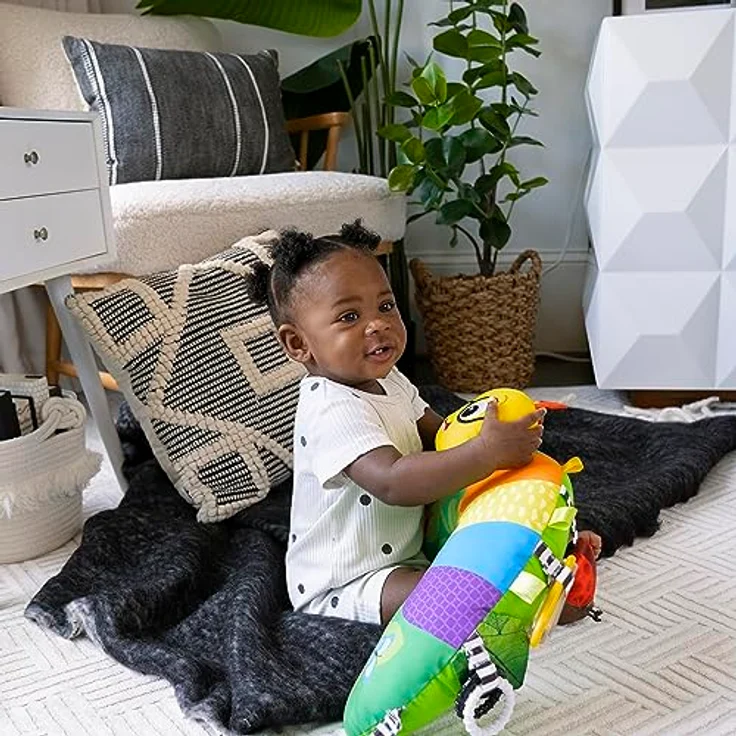 Baby Einstein Cal-a-Pillow™ Tummy Time Aktivitätskissen, Kinderkissen mit 9 multisensorischen Elementen, geeignet für Babys von 0-12 Monaten, abwischbar, dreisprachig (Englisch, Spanisch, Französisch) – Bild 17