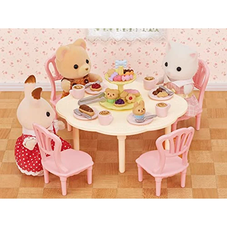 Sylvanian Families 5742 Kaffee- und Kuchen-Set, Puppenhaus Möbel mit Tisch, 4 Stühlen, Geschirr und Gebäck für Kinder ab 3 Jahren – Bild 5