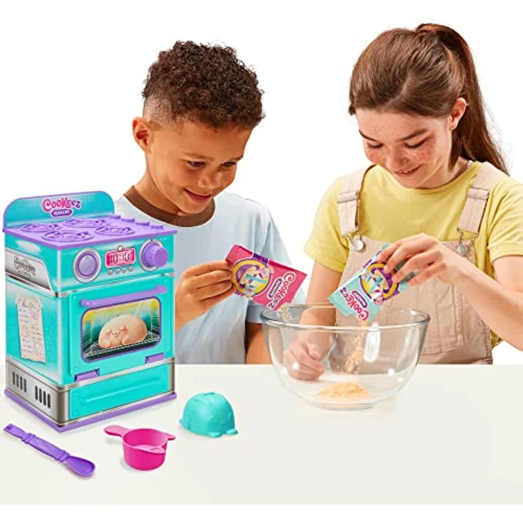Cookeez Makery Ofen-Spielset in türkis mit niedlichem Überraschungseffekt durch Verwandlung zu einen süß duftendem, warmen und interaktivem Plüsch: Mit Zubehör. Welche Überraschung wirst du backen – Bild 3