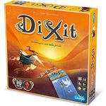 Asmodee Dixit - Brettspiel für Fantasie, 3-8 Spieler, ab 8 Jahren, italienische Sprache, mit 84 Karten und ergonomischen Abstimmungswerkzeugen