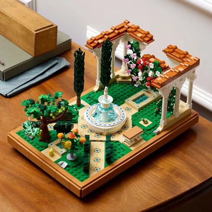 LEGO Icons Springbrunnengarten, Bauset für Erwachsene, Deko fürs Wohnzimmer oder Büro, anpassbares Modell eines Gartens, mit Zypressen, Weinreben und anderen Pflanzen, Kollektion Gärten der Welt 10359, Klemmbausteine – Bild 4