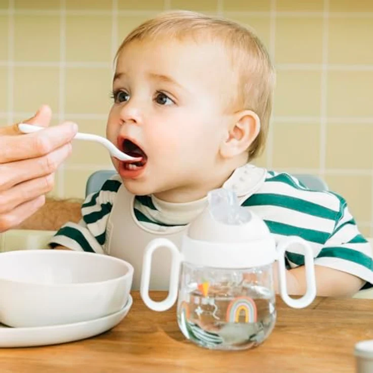 Mepal Mio Antitropf-Trinklernbecher, auslaufsicher mit transparentem Deckel, 200 ml, leicht zu haltende Griffe, Farbe Sunshine & Rainbow – Bild 5