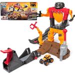 Monster Jam 1:64 Smash & Bash Smashbot Playset, mit verstellbarem Launcher und reparierbarem Roboter, inklusive Smash & Bash JCB Digatron Truck