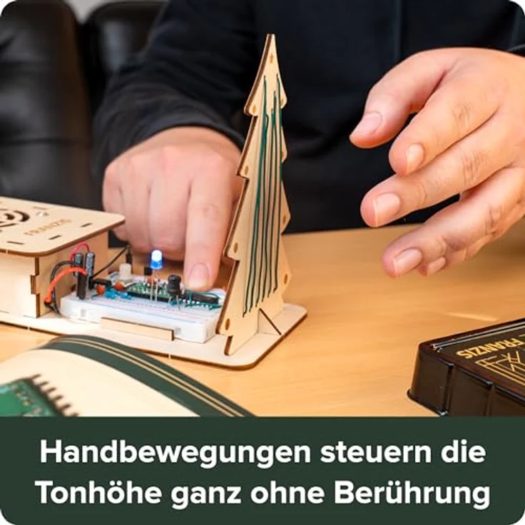 FRANZIS Theremin Bausatz Adventskalender, gelasertes Sperrholzgehäuse mit vorinstallierter Weihnachtsmelodie, ab 14 Jahre – Bild 5