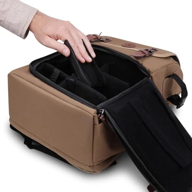 ENHANCE Sammelkarten-Aufbewahrungsbox Rucksack in voller Größe, Platz für Kartenordner und TCG-Zubehör, mit Spielmattenhalter und Regenschutz, hellbraun – Bild 4