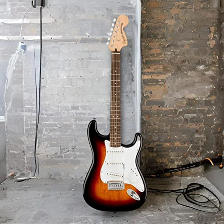 Squier Affinity Series Stratocaster IL, elektrische Gitarre in 3-Color Sunburst mit Single-Coil Tonabnehmern und 2-Punkt-Tremolo – Bild 2