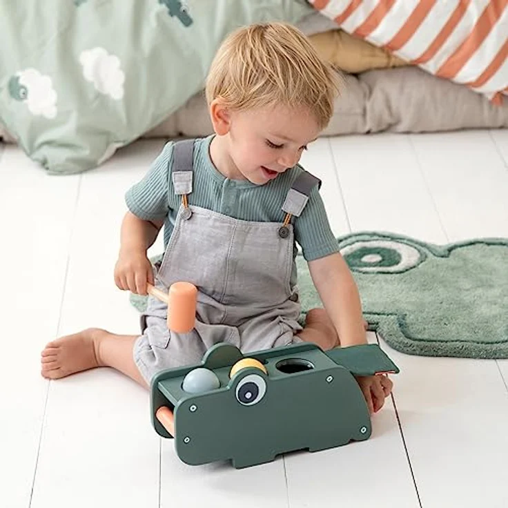 Done by Deer Hammer-Spielbrett Croco, hölzernes Stapelspielzeug in Grün zur Förderung der Hand-Augen-Koordination, ab 12 Monate – Bild 6