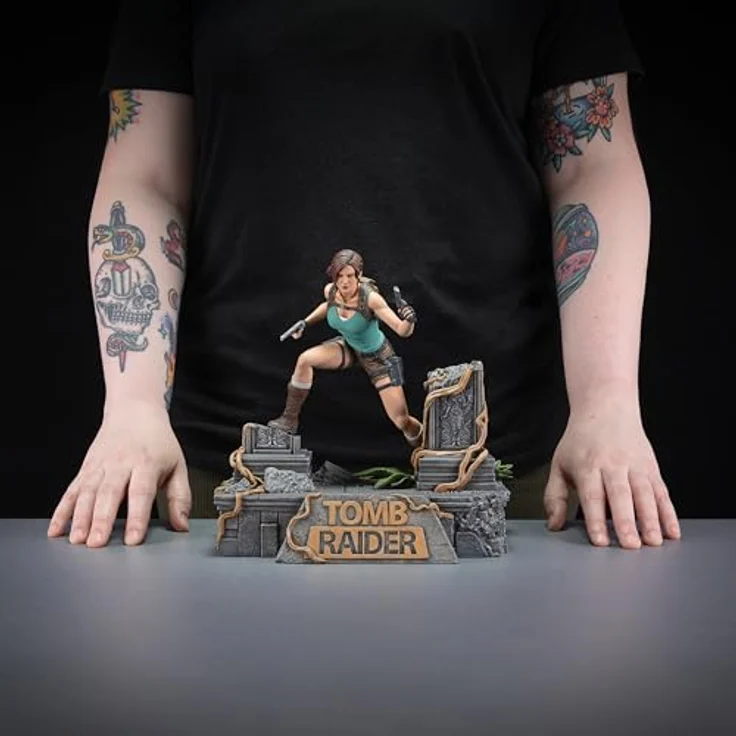 Dark Horse Deluxe Tomb Raider: Lara Croft PVC Statue, 23,4 cm hoch, mit austauschbaren Armen (Pistole und Kletteraxt) – Bild 2