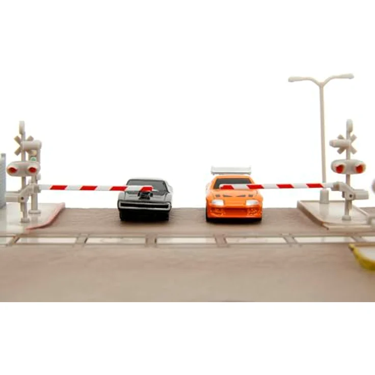 Jada Fast & Furious Train Scene, Diorama mit 2 Nano-Modellautos (Dodge Charger & Toyota Supra), inkl. Zug & Zubehör, ab 8 Jahre – Bild 3
