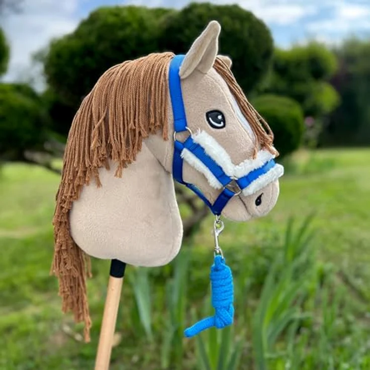 Hobby Horse Land Perlino A3 – Steckenpferd mit Trense und Set Blau, robust und detailverliebt, für Kinder ab 5 Jahren – Bild 2