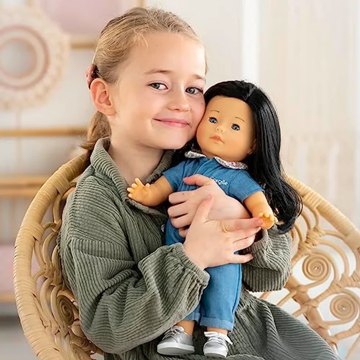 Corolle 9000200180 Puppe Perrine, Weichkörper und Ankleidepuppe mit Langen schwarzen Haaren, Schlafaugen, Vanilleduft, 36cm, ab 4 Jahre – Bild 5