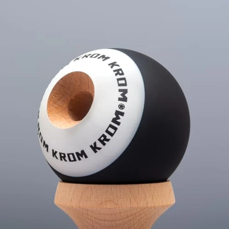 Original KROM Pro Kendama aus Holz für Anfänger und Fortgeschrittene - POP Black- Geschicklichkeitsspiel für draußen und drinnen - Holzspielzeug mit Schnur und Ball - Kendama Skilltoy Kugelfangspiel – Bild 5