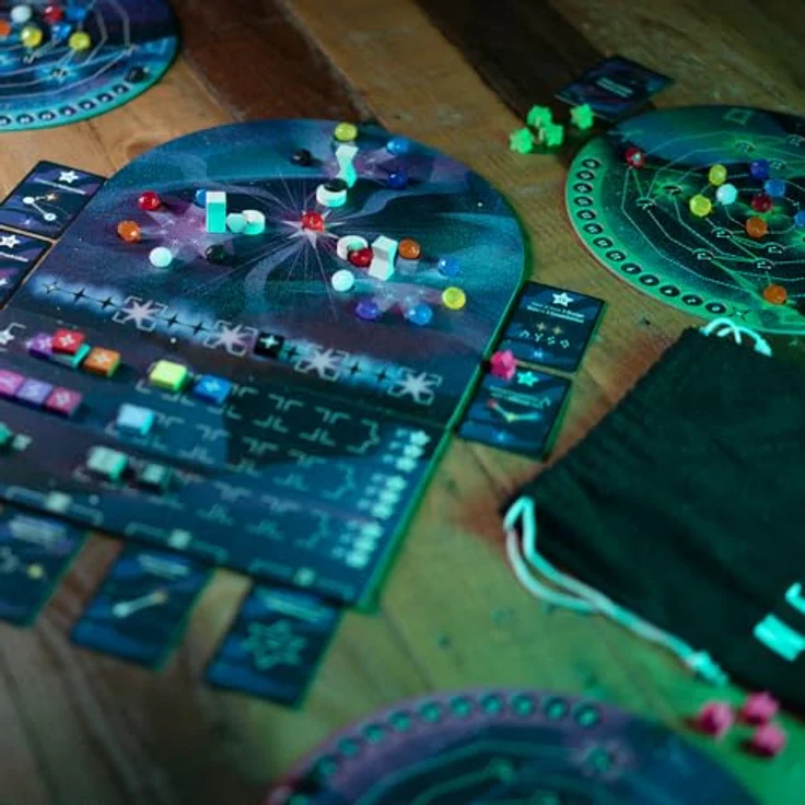 Wonderbow Nebula Brettspiel, Sternen-Puzzler mit Dunkelnebel-Effekt und strategischen Zielen, für 2-4 Spieler, ab 8 Jahren – Bild 2