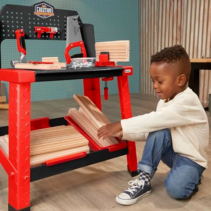 Little Tikes® Spielwerkbank Creative Construction, Kinderwerkbank mit robustem Zubehör und 30 Nägeln in Holzoptik – Bild 6