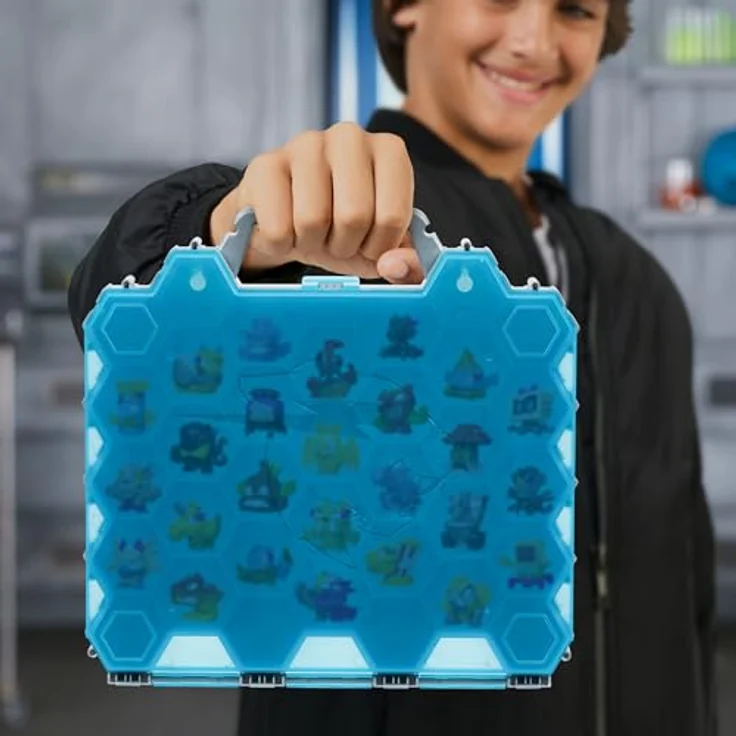 MRBEAST LAB MrBeast Hive Sammelpackung, enthält 26 Mini-Monster mit 2 exklusiven im Dunkeln leuchtenden Swarms, 26 Sticker und 2 Fusions-Kapseln, Platz für über 70 Mini-Monster – Bild 3