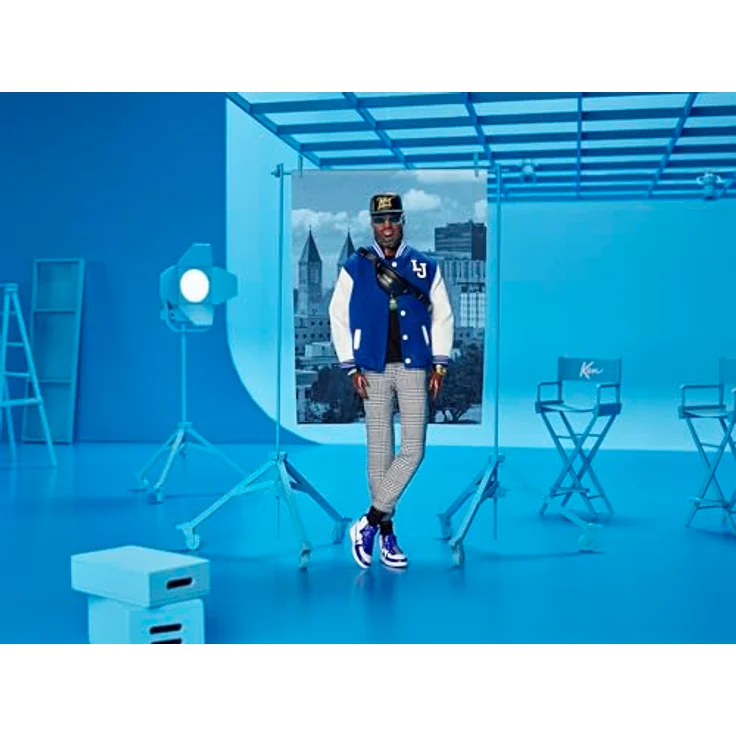 Barbie Anziehpuppe Barbie Signature LeBron James, Kenbassadors Puppe mit Streetwear-Style und Unterstützungsrichtung für die LeBron James Family Foundation – Bild 2