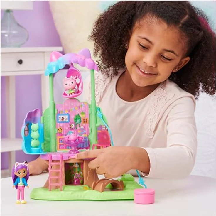 Gabby''s Dollhouse verwandelbares Baumhaus-Spielset mit Lichtern und 2 Figuren 5 Zubehörteilen 1 Überraschungsbox 3 Möbelstücken Kinderspielzeug Aktion/Abenteuer 3 Jahr(e) Akkus/Batterien enthalten LR44 Mehrfarbig – Bild 2