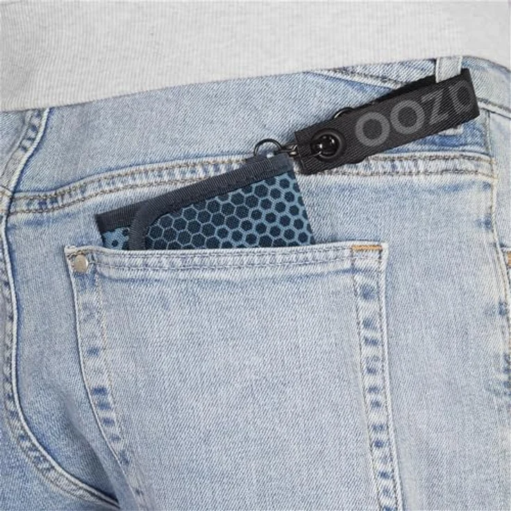 Coocazoo Geldbörse „Geometric Sky” grau-blau, Portemonnaie mit Sichtfenster innen & außen, recyceltes Polyester, Münzfach & Kartenfächern, Klettverschluss, ab der 3. Klasse – Bild 3
