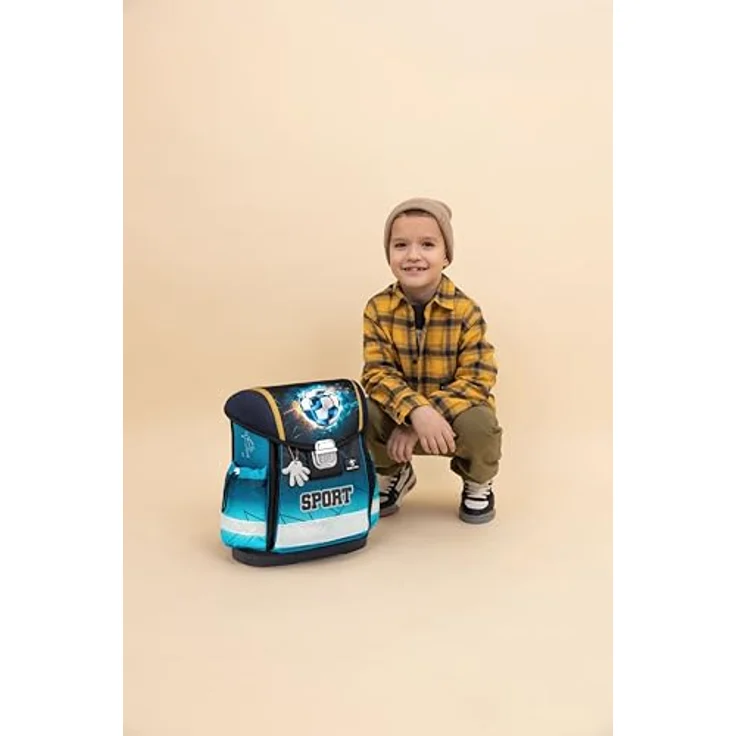 Belmil Schulranzen "Classy" 2025, 4tlg. Set für Jungen, ergonomisch, leicht, mit reflektierenden Elementen, Fußball-Design, für 1. Klasse, Grundschule – Bild 2