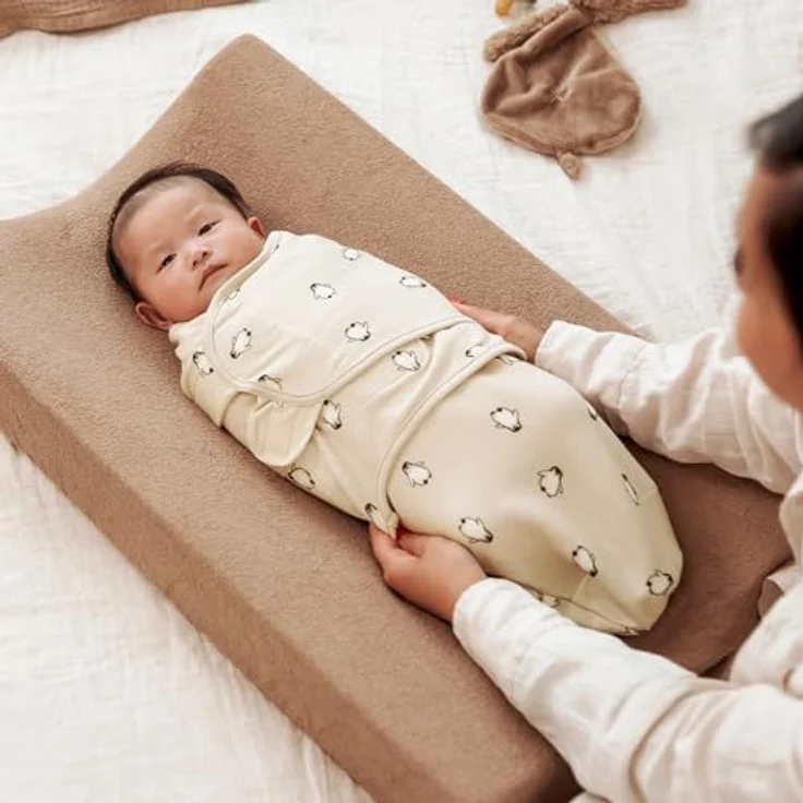 Meyco Pucktuch SwaddleMeyco 1.0 TOG, Einschlagdecke aus 100% Baumwolle, atmungsaktiv, Größe S/M, Farbe: Penguin Soft Sand – Bild 4