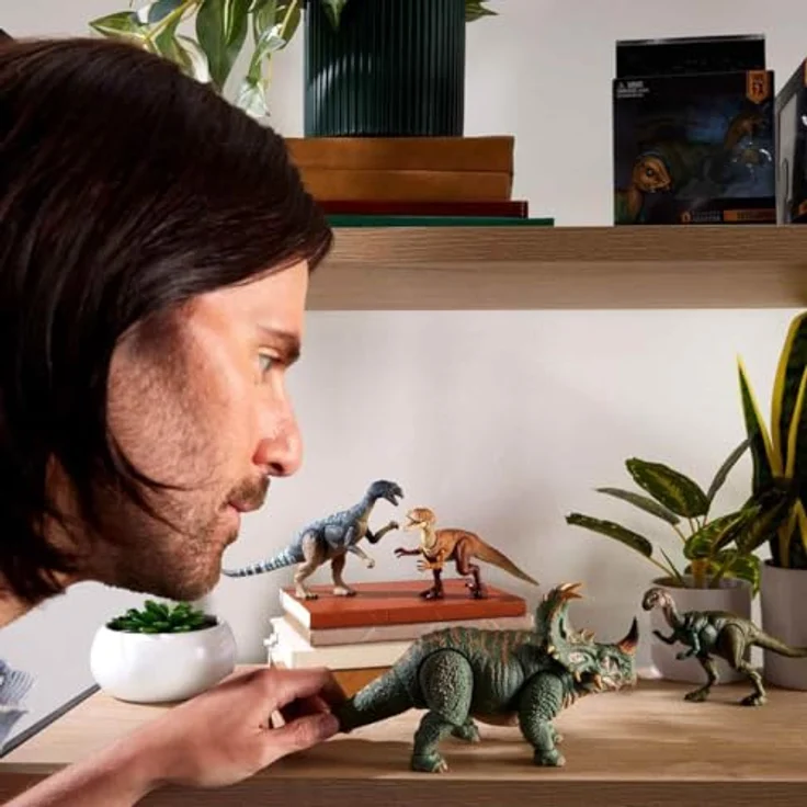 Mattel Jurassic World Hammond Collection Sinoceratops, Sammelfigur mit 14 Bewegungspunkten und austauschbaren Hörnern, ca. 30 cm – Bild 2