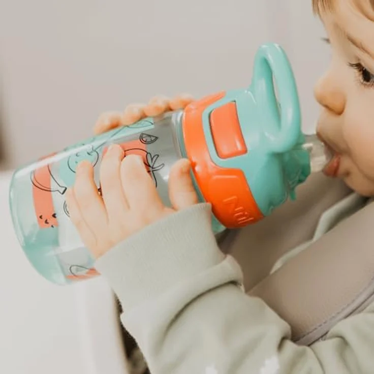 Nuby Incredible Gulp Trinklernbecher, 360 ml, auslaufsicher mit Erdbeermotiv, ergonomischer Griff, 2er-Pack, geeignet ab 18 Monaten – Bild 2