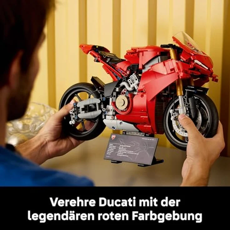 LEGO Technic 42202 Ducati Panigale V4 S, Motorrad Bausatz mit 1.603 Teilen, authentischen Funktionen und Ständer, rot – Bild 7
