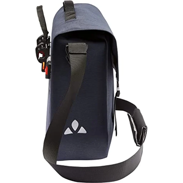 Vaude Bayreuth M, Gepäckträgertasche (12 l) aus 100 % recyceltem Polyester, wasserdicht, mit Laptopfach und Schulterträger, klimaneutral produziert – Bild 3