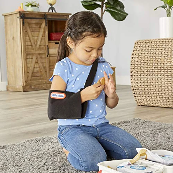 little tikes Erste-Hilfe-Kasten- Realistisches Rollenspielset für Ärzte - ab 3 Jahren Spielen & Lernen Interaktives Spielzeug Kinder Enthält Maske, Schlinge, Broschüre, Zubehör und mehr, 656156 – Bild 3