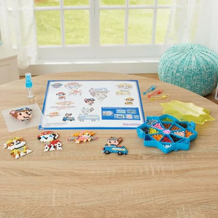 Aquabeads Paw Patrol Mega Bastelset, 700 bunte Bastelperlen, inklusive Motiv-Vorlagen und Sprüher, für Kinder ab 4 Jahren – Bild 2