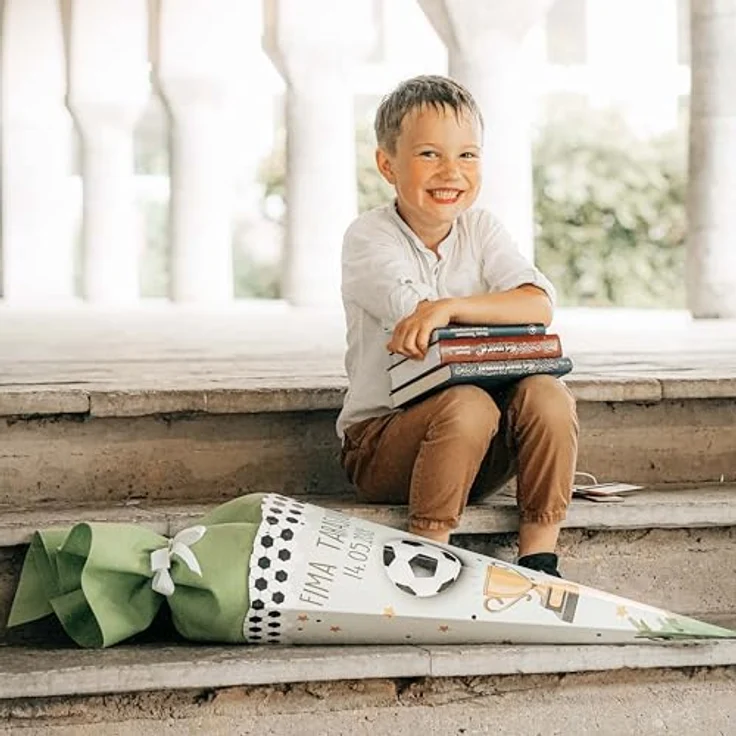 Kidsmood Dinosaurier Schultüte, personalisiert mit Namen, hochwertiges Bastelset inkl. Rohling, Stoff & Holzschild, uriges Dino Design für Einschulung 2026, ideales Geschenk für Jungen – Bild 5