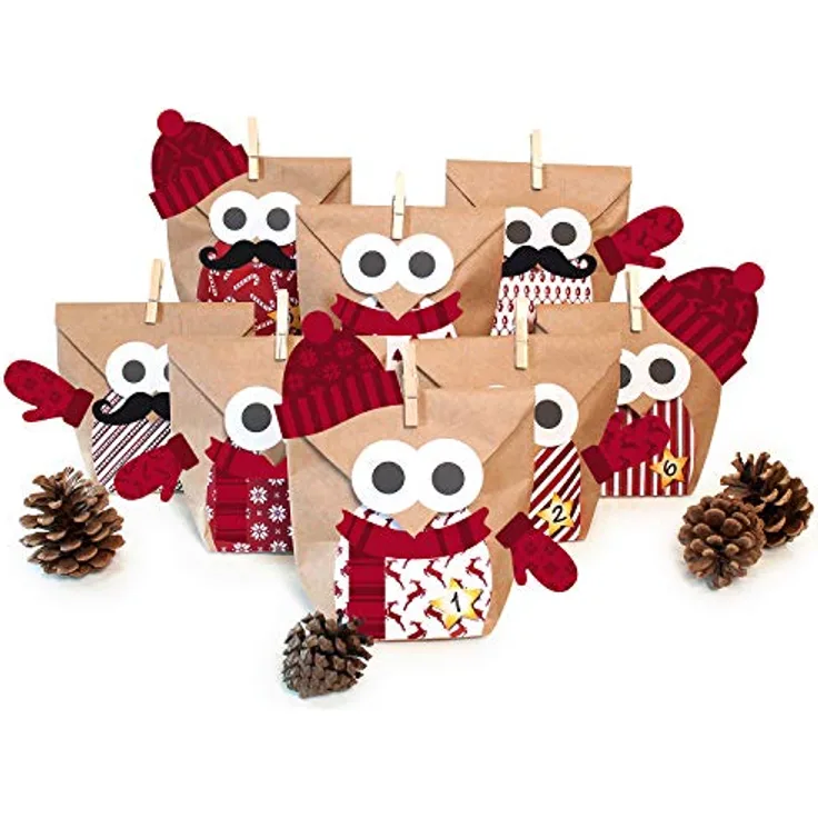 pajoma Adventskalender Zum Befüllen Weihnachtseule Mit Extras, Bastelset Eule Owl DIY, 24 Beutel Kraftpapier Tüten 14x22cm (Rot mit Extras)