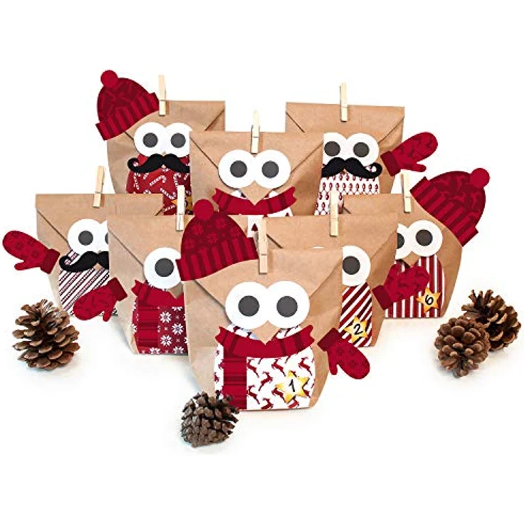 pajoma Adventskalender Zum Befüllen Weihnachtseule Mit Extras, Bastelset Eule Owl DIY, 24 Beutel Kraftpapier Tüten 14x22cm (Rot mit Extras) – Bild 1
