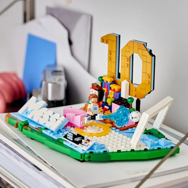 LEGO Editions Lionel Messi – Fußball-Highlights 3D Modellbau mit Minifigur, Kinderzimmer Deko für Jungen und Mädchen ab 10 Jahren, Sammelobjekt für Sportfans - 43011 – Bild 5