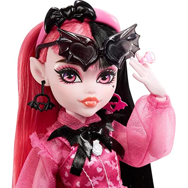 MONSTER HIGH Draculaura Puppe - Vamp-tastische Mode, Umhang, Accessoires, Haustierfledermaus, für Kinder ab 6 Jahren, HHK51 – Bild 4