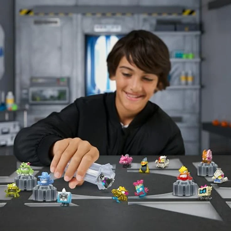 MRBEAST LAB MrBeast Lab Swarms Hyper Fusion-Serie, Mega-Laborpackung mit 14 Mini-Monstern, 14 Sammelstickern & 4 Fusions-Kapseln, über 100 einzigartige Hyper Fusion Swarms – Bild 2