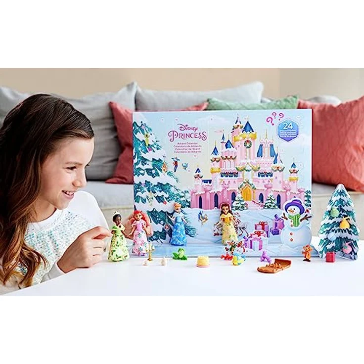 DISNEY Princess Adventskalender - 24 Türchen mit Geschenken rund um beliebte Filmfiguren wie Tiana, Cinderella und Belle, inklusive 4 kleinen Prinzessinnenpuppen, HLX06 – Bild 2