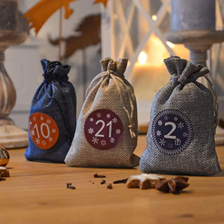 DuneDesign PERFEKT FÜR 2023: DIY Adventskalender zum Befüllen - 24 Adventskalender Säckchen Stoff mit Girlande und Sticker-Set - Weihnachtskalender zum Selber Befüllen Adventstüten zum Befüllen Kinder – Bild 3