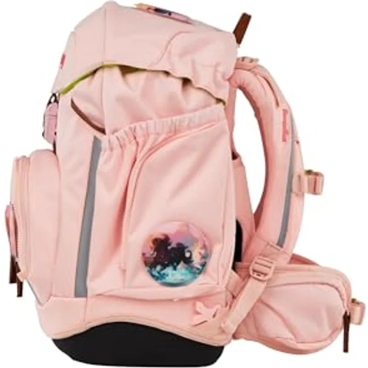 ergobag Pack Set, ergonomischer Schulrucksack mit höhenverstellbarem Tragesystem, 6-teiliges Set für 1. Klasse, inkl. Sportrucksack, Heftebox und gefülltem Federmäppchen, individuell gestaltbar – Bild 3