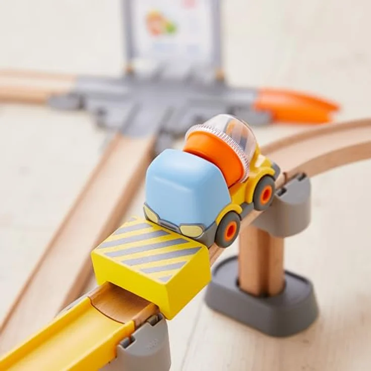 HABA Kullerbü Spielbahn Große Baustelle - Bunte Holz-Kugelbahn mit Fahrzeugen - Erweiterbares Klicksystem - Holzeisenbahn Alternative für Kinder ab 2 Jahren – Bild 5