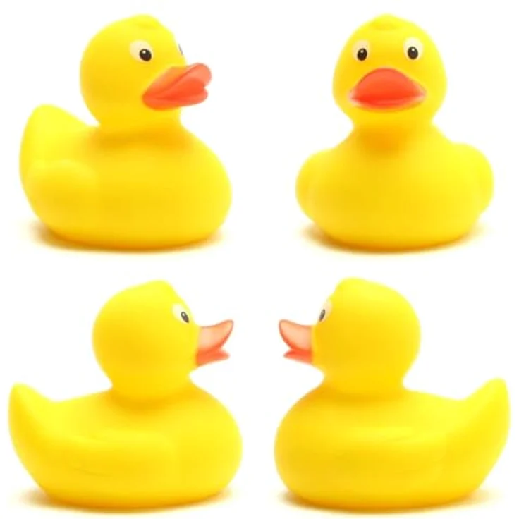 Duckshop Badeente Malina Gelb, klassisches Badewannenspielzeug mit leiser Quietschfunktion, 8,5 cm, Geschenkidee für Kinder und Sammler – Bild 4