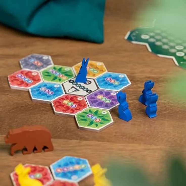 Wonderbow Wonderbow Whispering Woods Brettspiel, Plättchenlegespiel mit Tierfiguren, wunderschöne Illustrationen, Familienspiel für 1-4 Spieler ab 10 Jahren, inkl. Solo-Modus – Bild 2