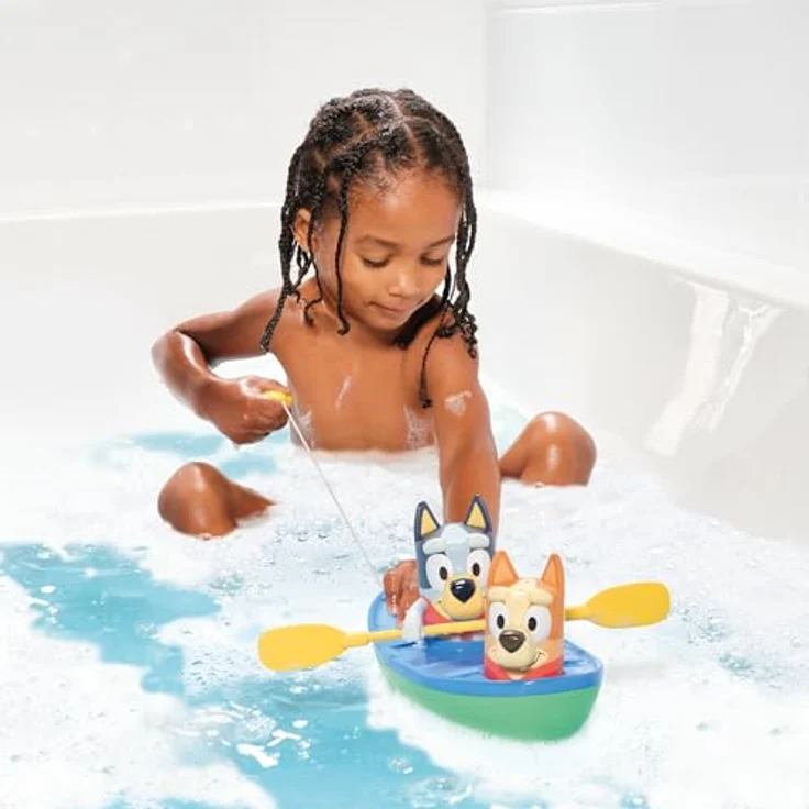 TOMY Bluey Kanu - Badewannenspielzeug mit Bluey und Bingo, Wasseraktiviertes Kanu für Kinder ab 18 Monaten, offiziell lizenziert, kein Batteriebedarf, Mehrfarbig – Bild 4