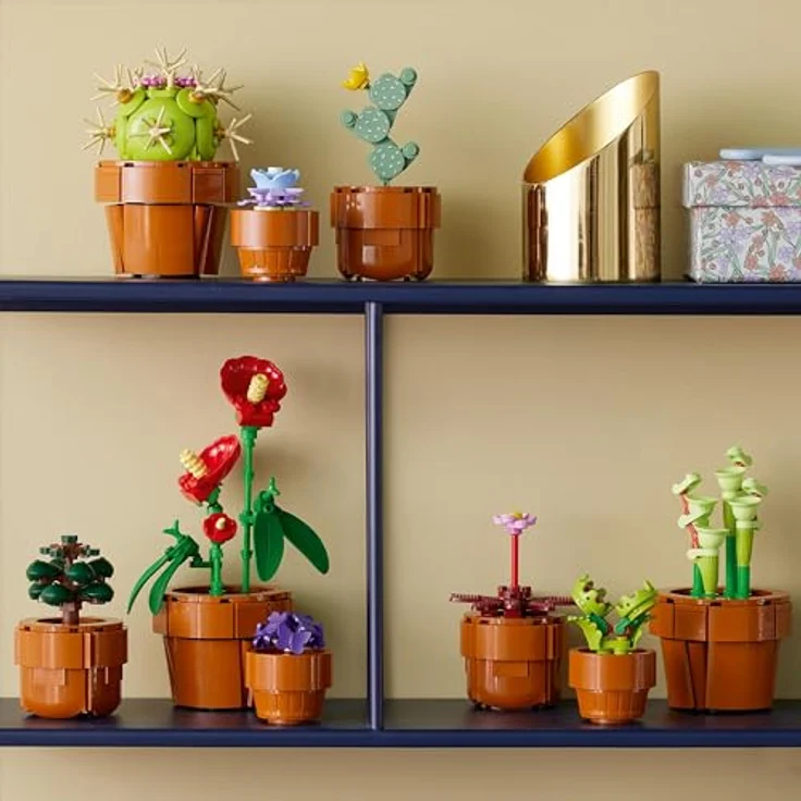 LEGO Icons Mini Pflanzen, 9 künstliche Blumen zum Bauen, Botanical Collection Sammel-Set für Erwachsene, Geschenk für Sie & Ihn zum Valentinstag, Wohndeko mit baubarem Terrakotta-Topf 10329 – Bild 3
