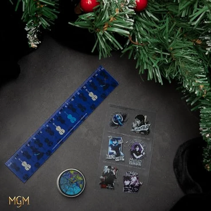Cinereplicas Wednesday Adventskalender 2024 - Offizielle Lizenz, Weihnachten in den Farben von Wednesday Addams, Originaldesign unter MGM-Lizenz, entzückende Geschenke aus dem gruseligen Universum – Bild 5