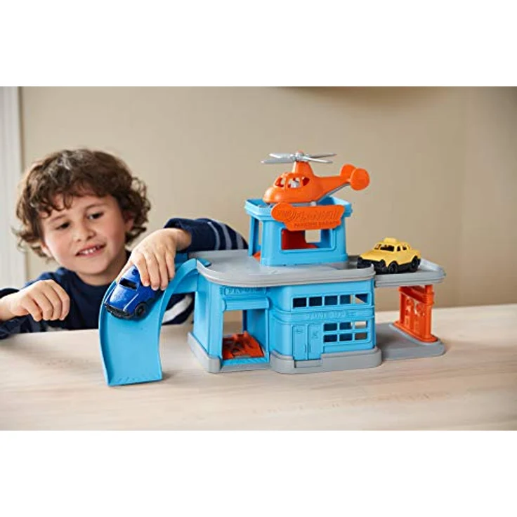 Green Toys 8601312 Parkgarage mit Hubschrauber und 2 Autos, Spielset aus 100% recyceltem Kunststoff, für Kinder ab 3 Jahren – Bild 4
